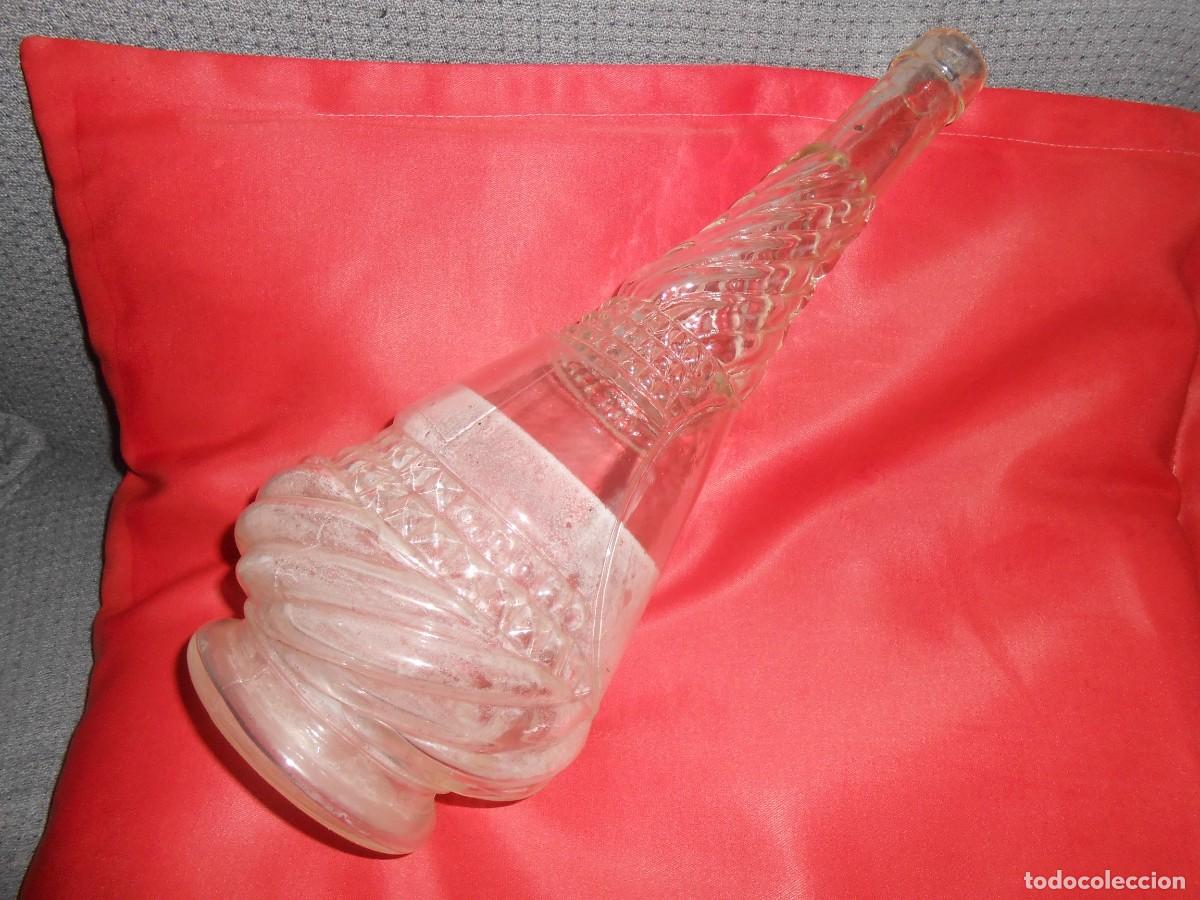 Botellas antiguas: BOTELLA VIDRIO CON RELIEVES - Foto 2
