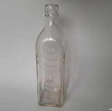Botellas antiguas: ANTIGUA BOTELLA DE WHISKY IRLANDES IRLANDA - THE OLD BUSHMILLS DISTILLERY Cº - 21 CM DE ALTO - EN PE