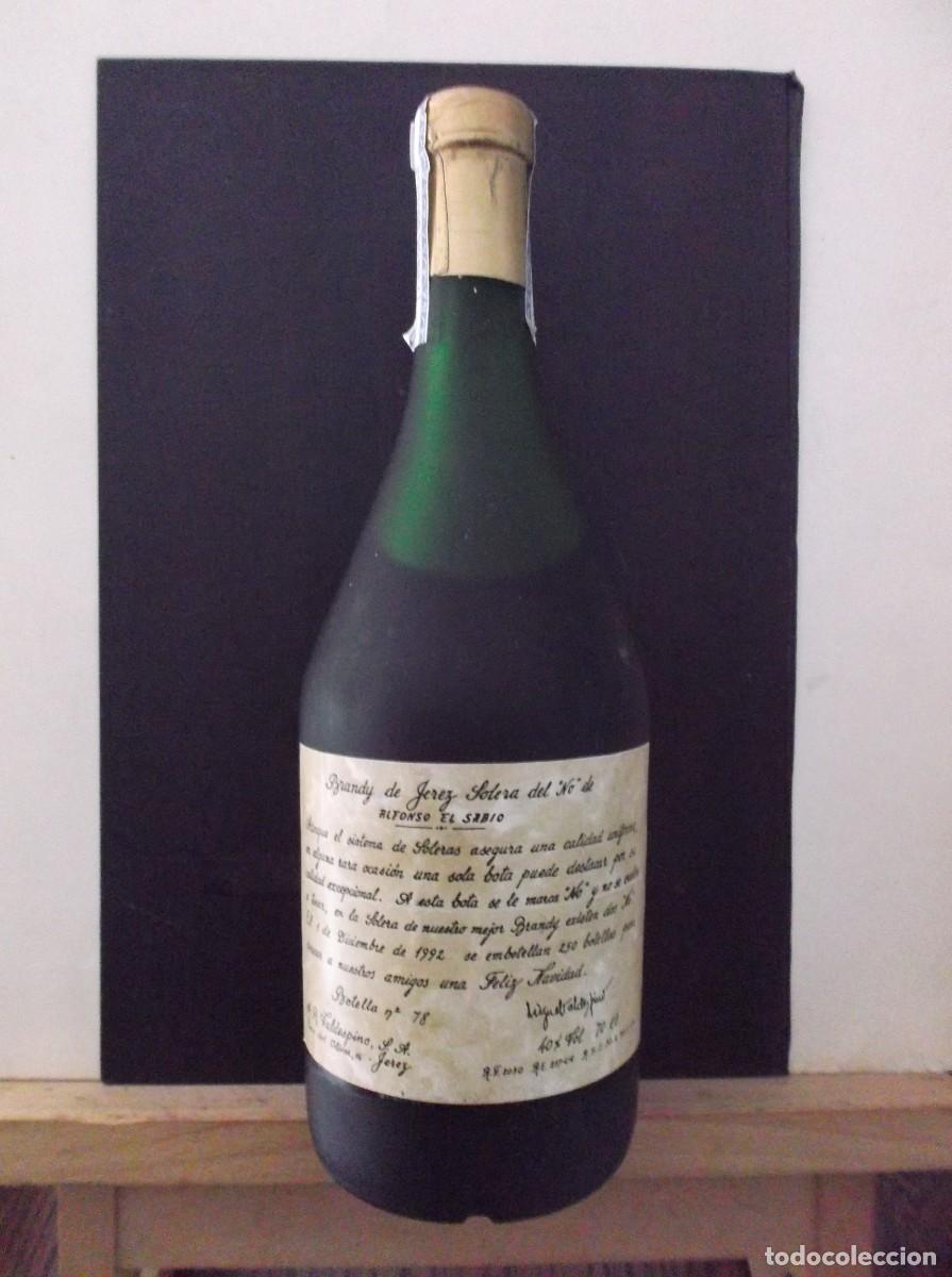 Botellas antiguas: BOTELLA DE BRANDY DE UNA BODEGA DE JEREZ 1992. - Foto 2