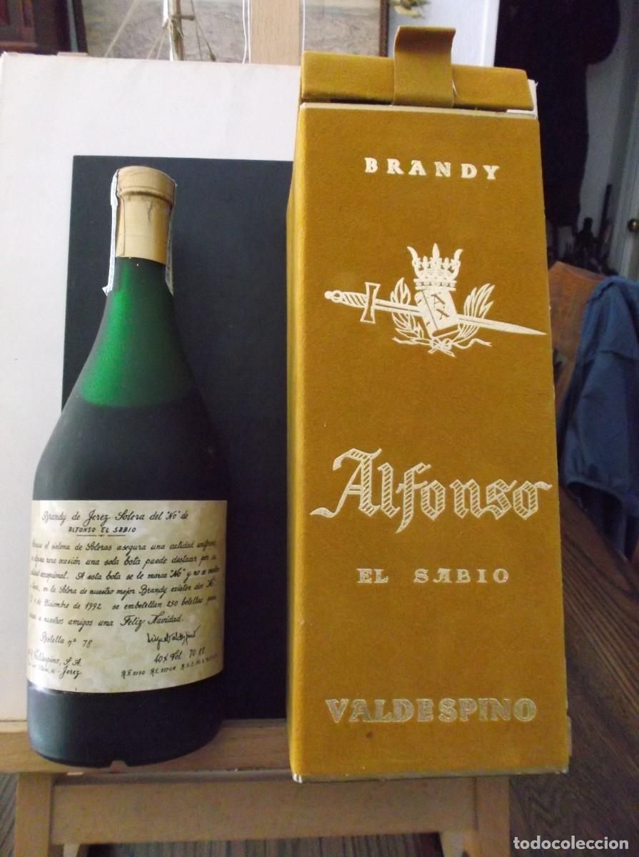 Botellas antiguas: BOTELLA DE BRANDY DE UNA BODEGA DE JEREZ 1992. - Foto 3