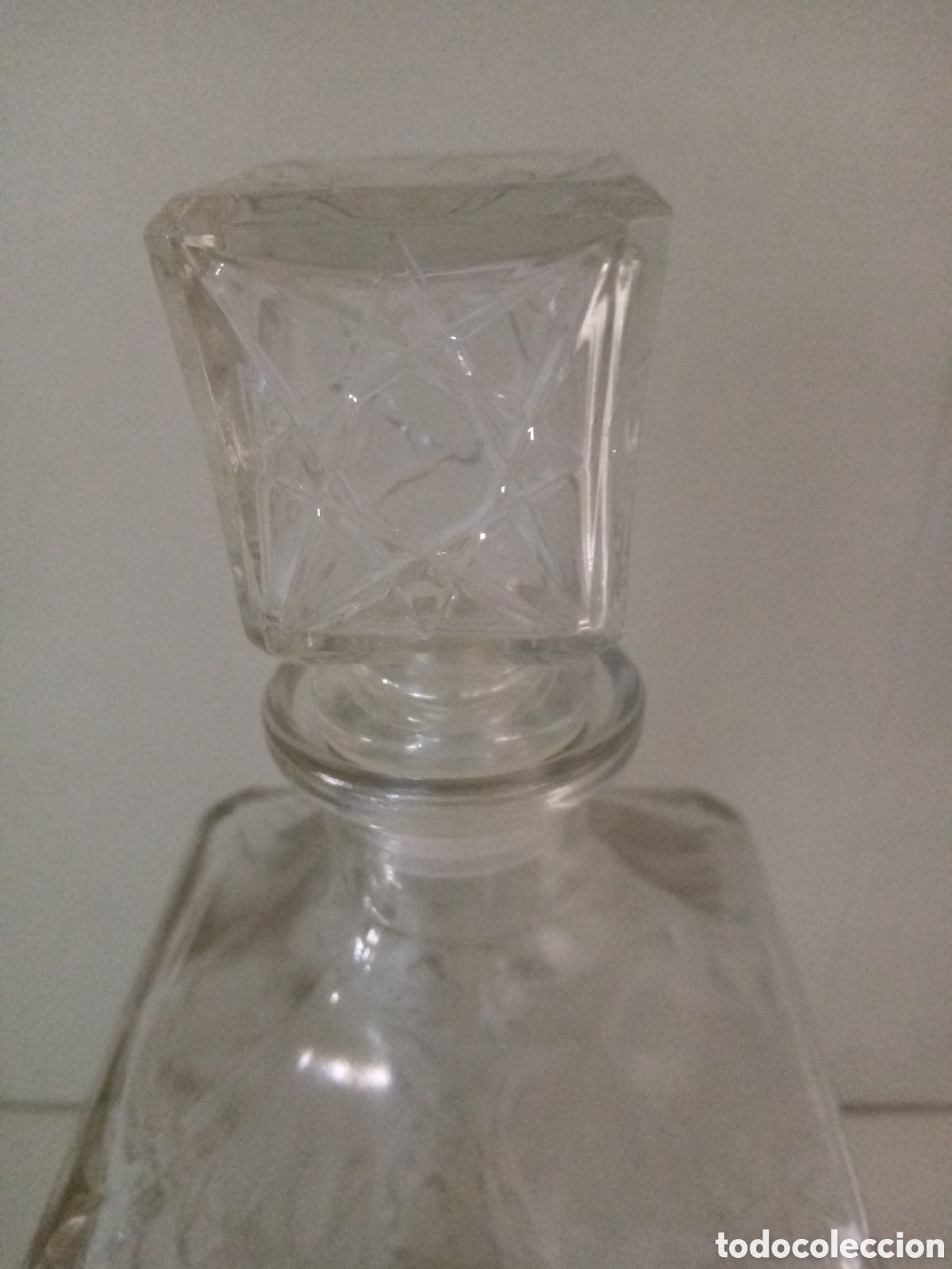 Botellas antiguas: Licorera de cristal tallado - Foto 2