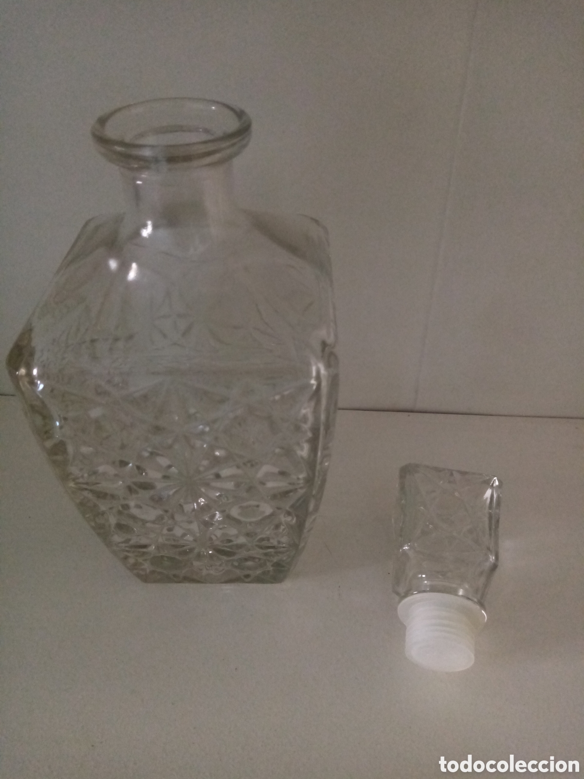 Botellas antiguas: Licorera de cristal tallado - Foto 5
