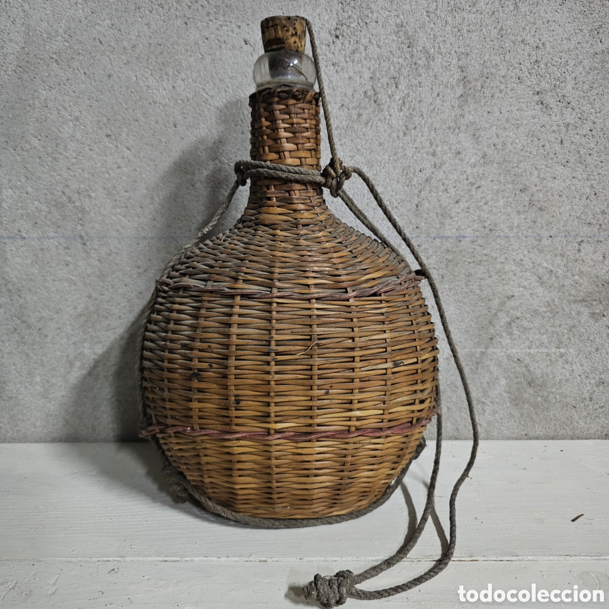 Botellas antiguas: ANTIGUA BOTELLA DE CRISTAL Y MIMBRE - Foto 1