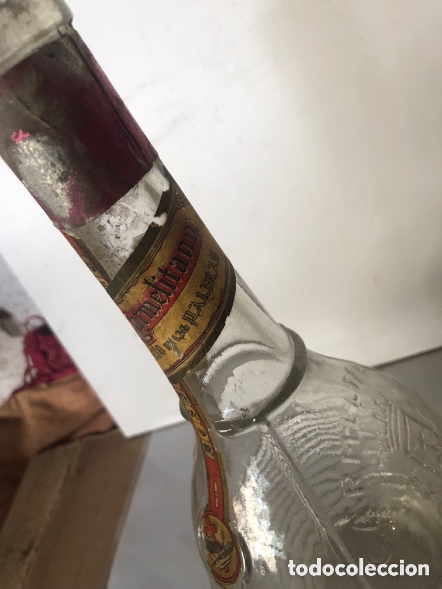 Botellas antiguas: ANTIGUA BOTELLA CON RELIEVES , LICOR CARMELITANO . - Foto 4