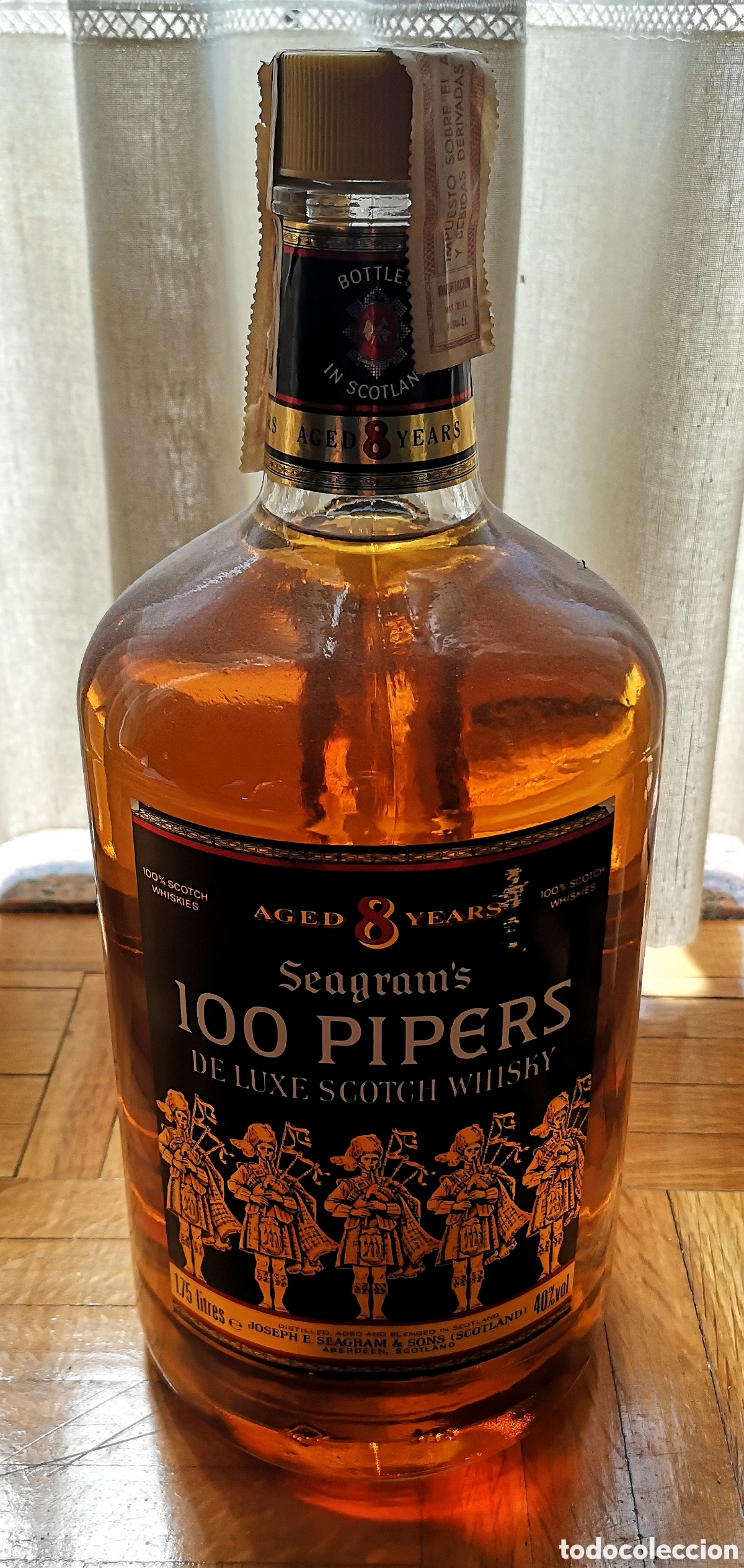 Botellas antiguas: Botellon de 100 Pipers Deluxe aged 8 years - Foto 1