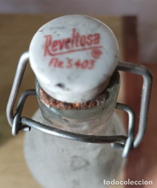 Botellas antiguas: Botella de gaseosa REVOLTOSA - Foto 3