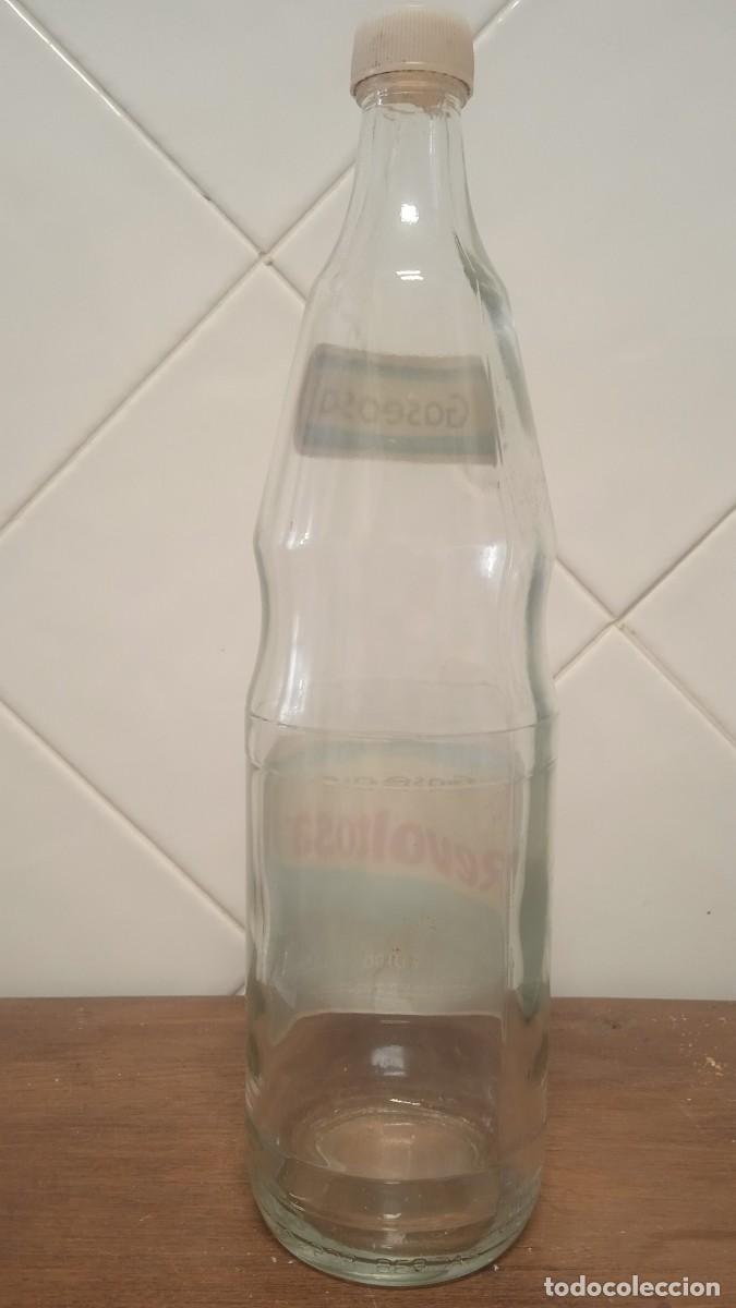 Botellas antiguas: Antigua botella La Revoltosa. - Foto 4