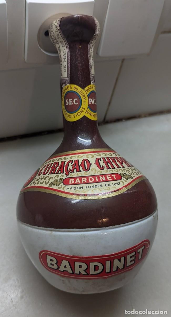 Botellas antiguas: Botella jarra Cura&ccedil;ao Chrypre Sec Pale Bardinet - Foto 1