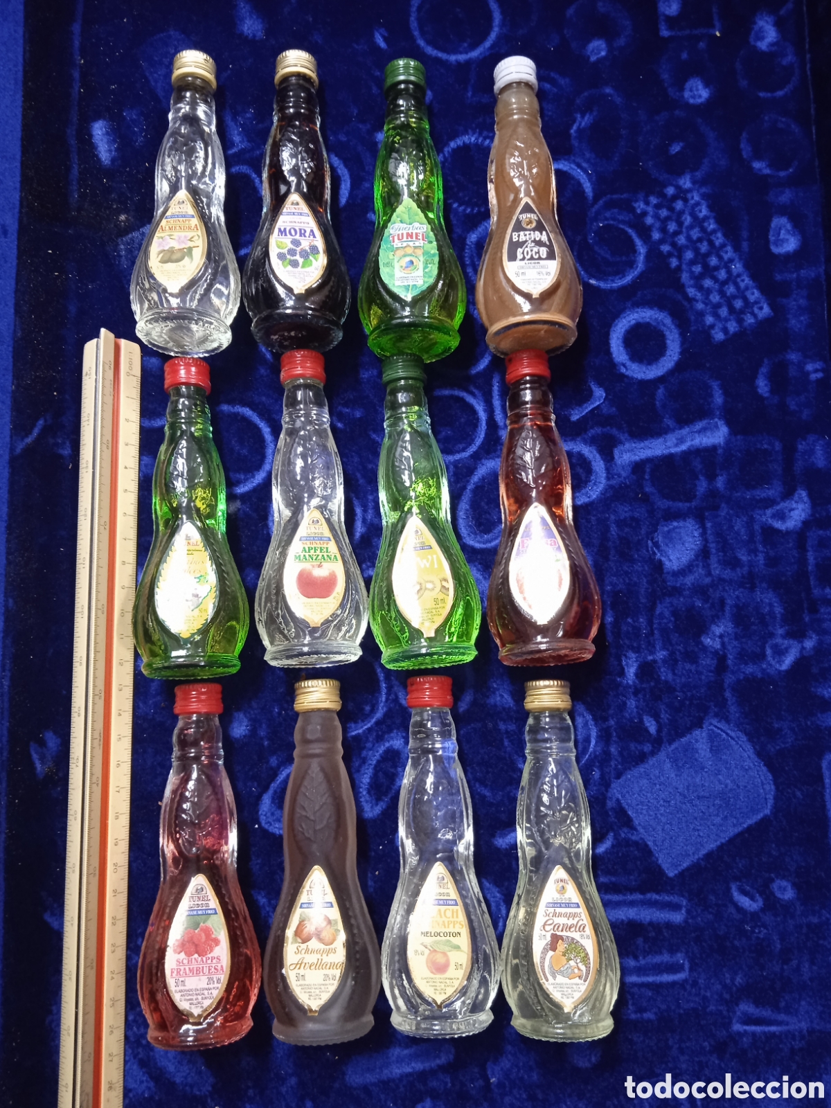 Botellas antiguas: 12 bitellitas de licores - Foto 1