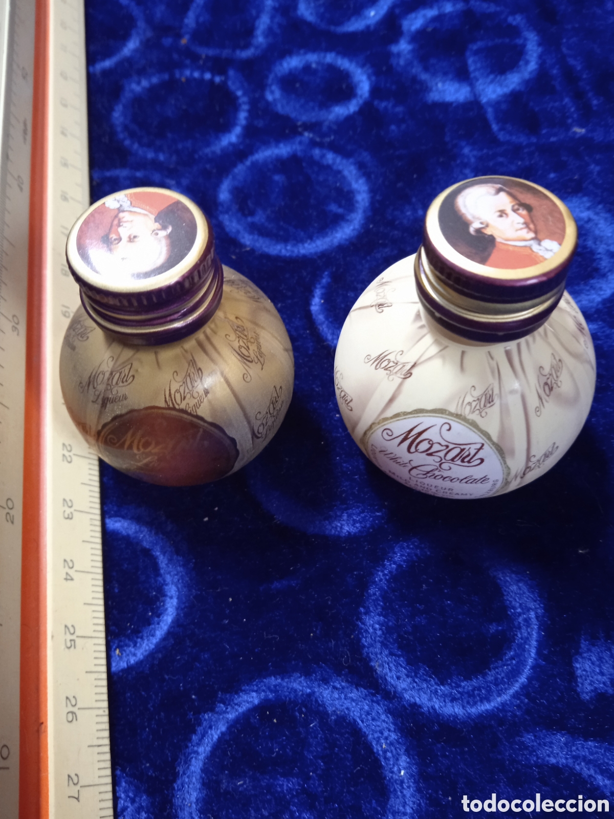 Botellas antiguas: 2 botellitas de licor - Foto 1