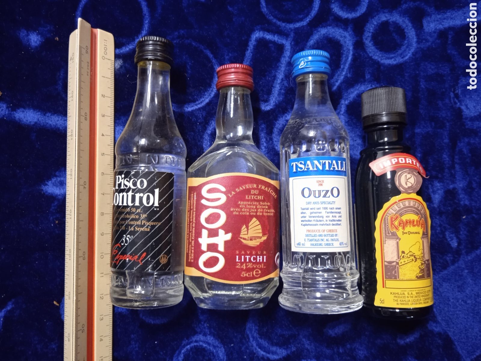 Botellas antiguas: 4 botellitas de licor - Foto 1