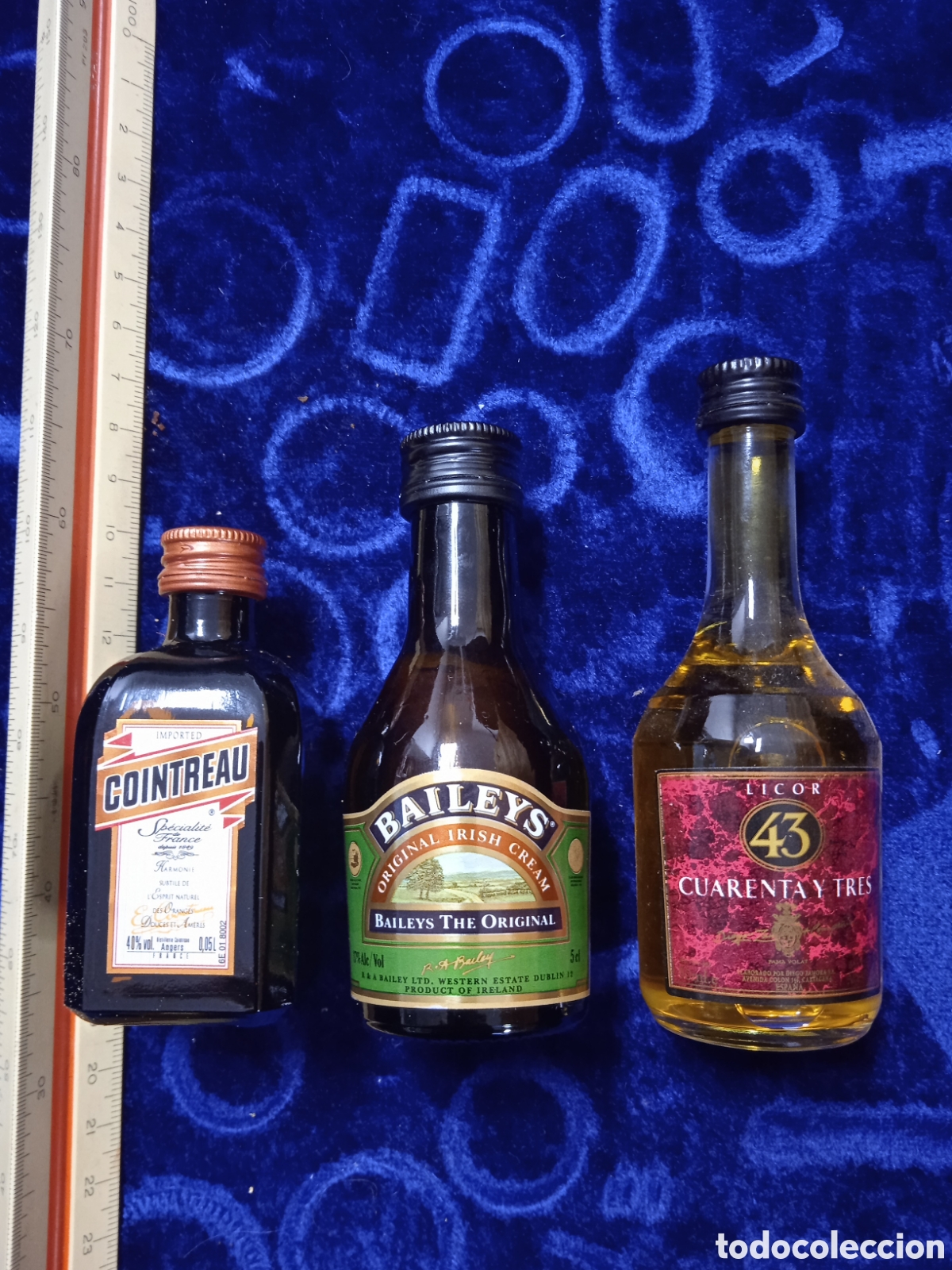 Botellas antiguas: 3 botellitas de licor - Foto 1