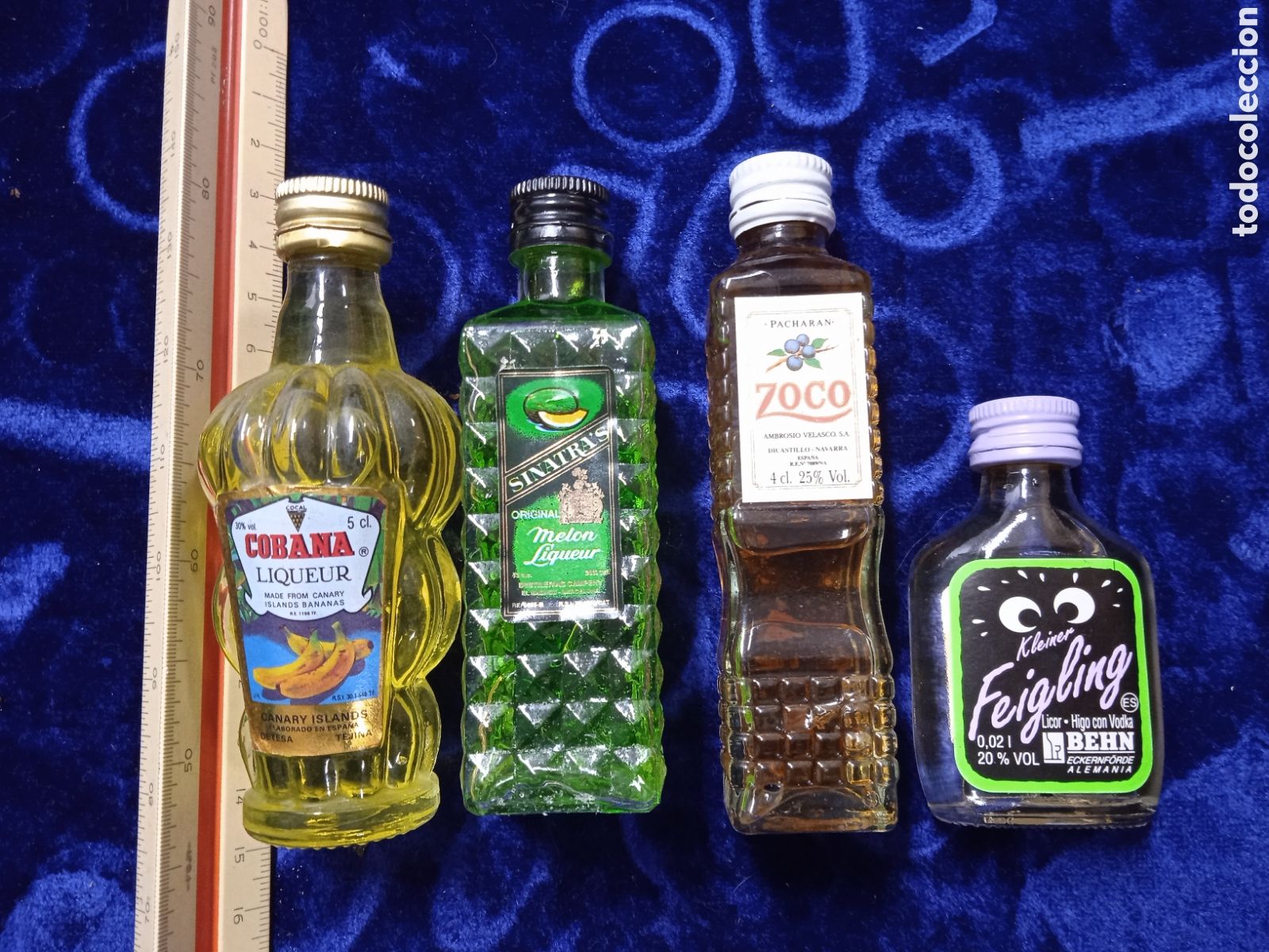 Botellas antiguas: 4 botellitas de licor - Foto 1