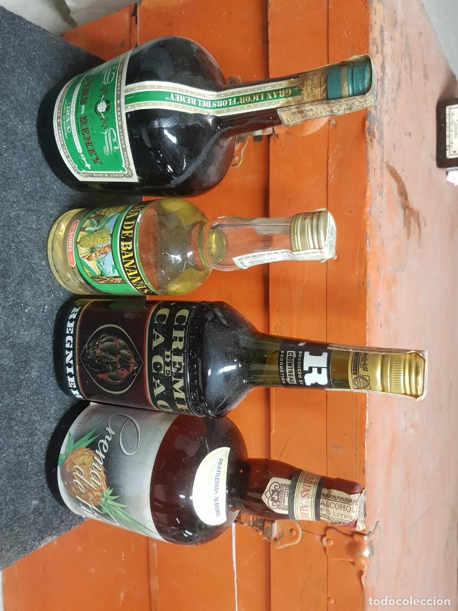 Botellas antiguas: Antiguas Botellas de licor y botellines - Foto 2