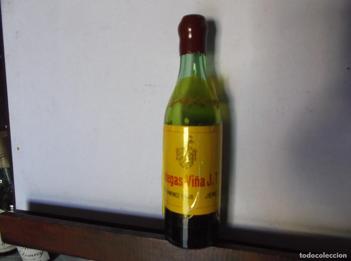 Botellas antiguas: 23- BOTELLIN DE BODEGAS DE JEREZ- (1) - Foto 1
