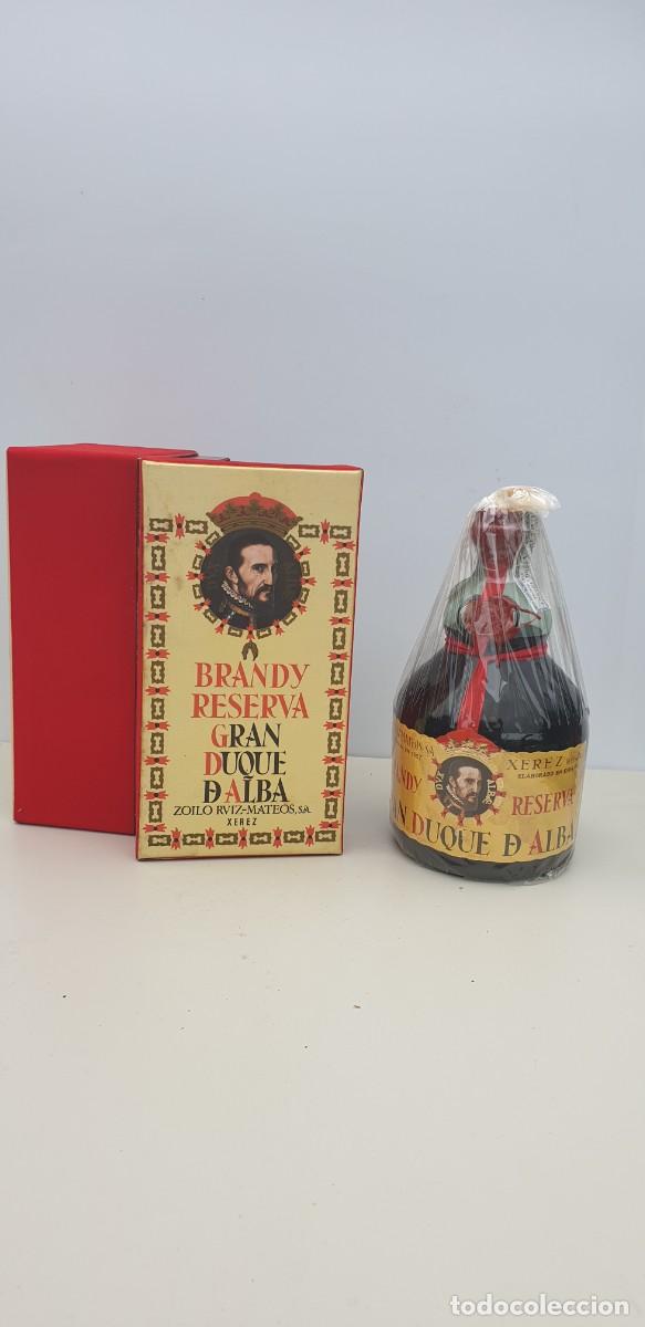 Botellas antiguas: Brandy Duque De Alba a&ntilde;os 80 - Foto 3