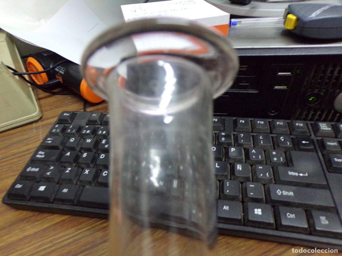 Botellas antiguas: ESTAMOS LIQUIDANDO. BOTELLA DE CRISTAL TALLADO - Foto 3