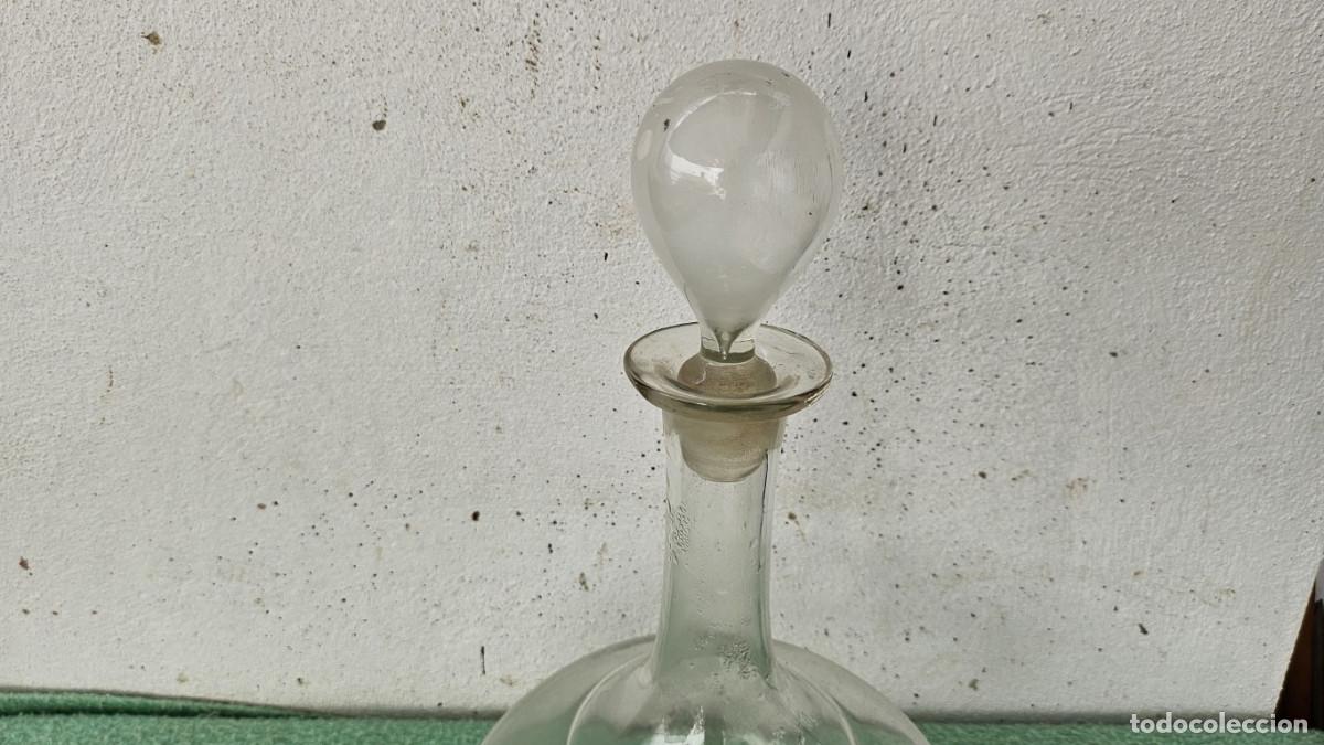 Botellas antiguas: botella de cristal antigua - Foto 2