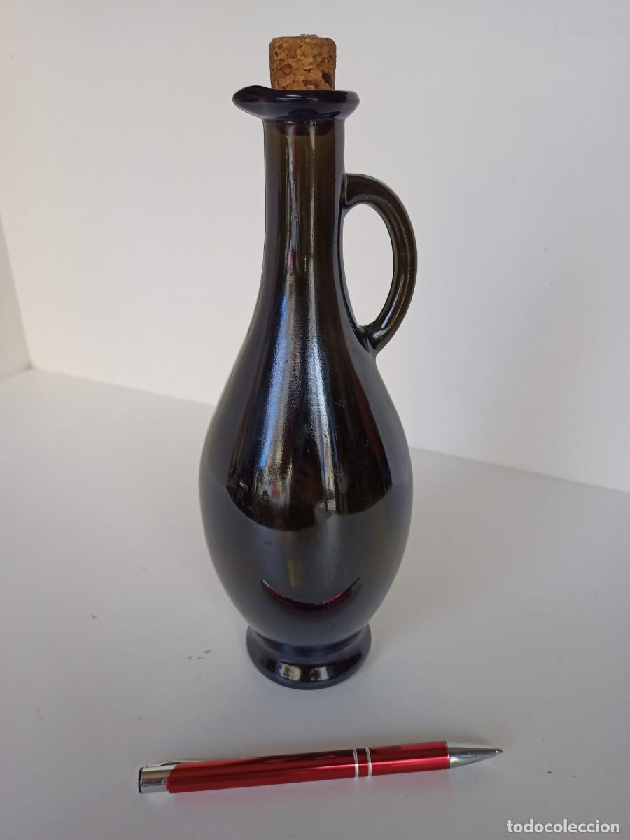 Botellas antiguas: Botella de cristal aceitera - Foto 1