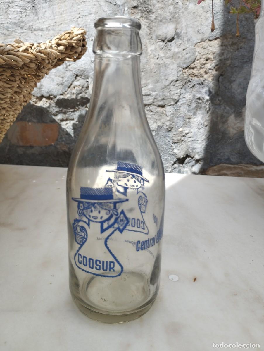 Botellas antiguas: BOTELLIN DE LECHE COOSUR JAEN. - Foto 1