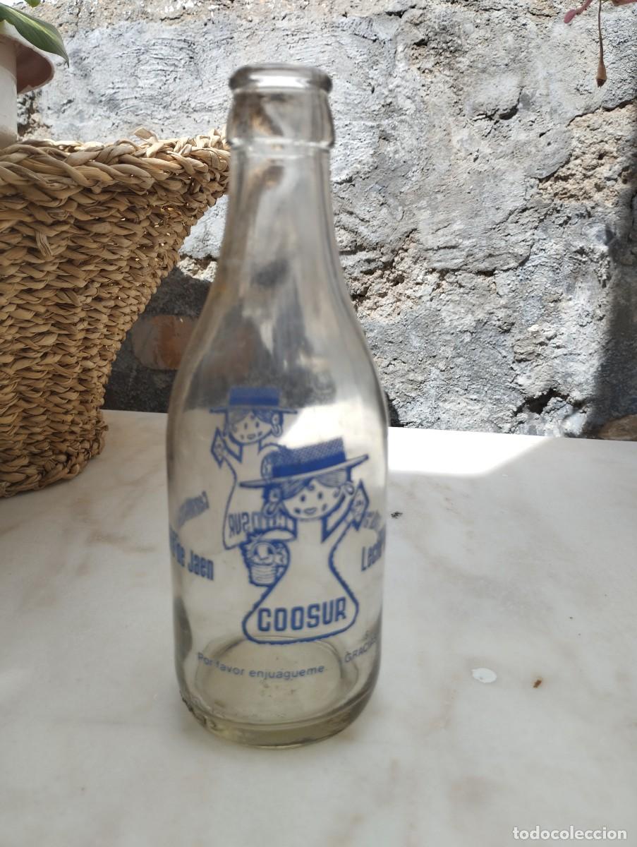 Botellas antiguas: BOTELLIN DE LECHE COOSUR JAEN. - Foto 2