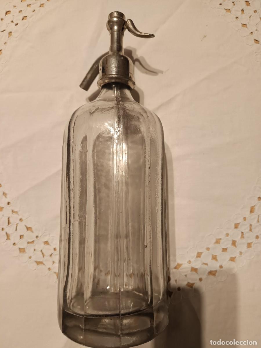 Botellas antiguas: Antigua botella de cristal con sif&oacute;n - Foto 1