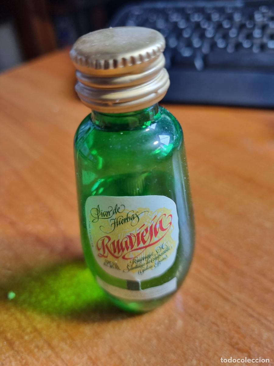 Botellas antiguas: BOTELLA DE COLECCI&Oacute;N DE RUAVIEJA - Foto 1