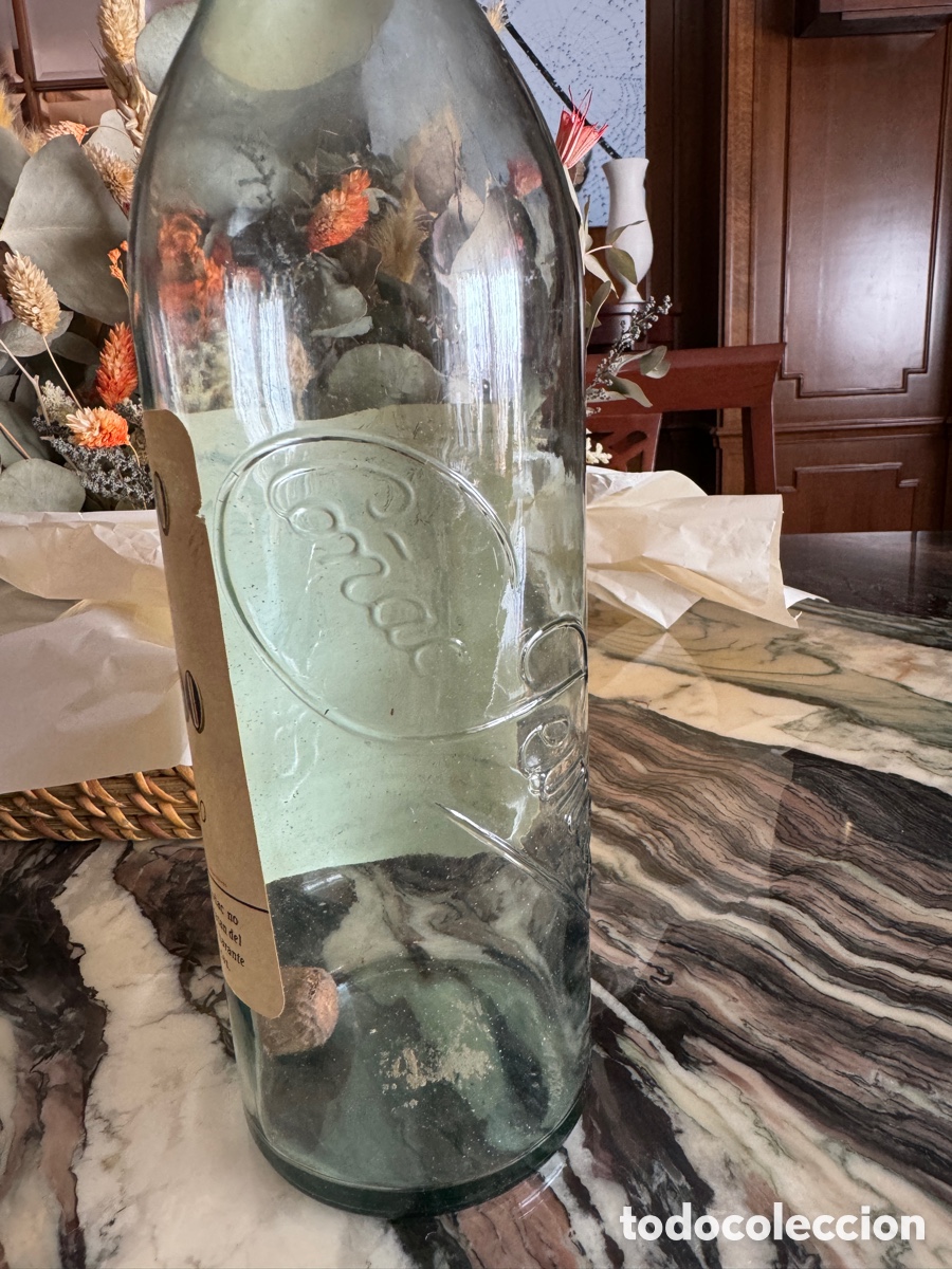 Botellas antiguas: Co&ntilde;ac Peinado Botella vac&iacute;a original - Foto 3