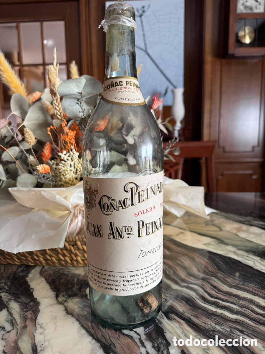 Botellas antiguas: Co&ntilde;ac Peinado Botella vac&iacute;a original - Foto 4