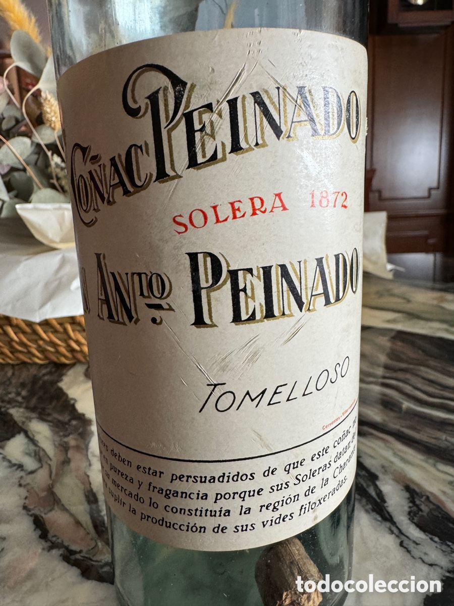 Botellas antiguas: Co&ntilde;ac Peinado Botella vac&iacute;a original - Foto 1