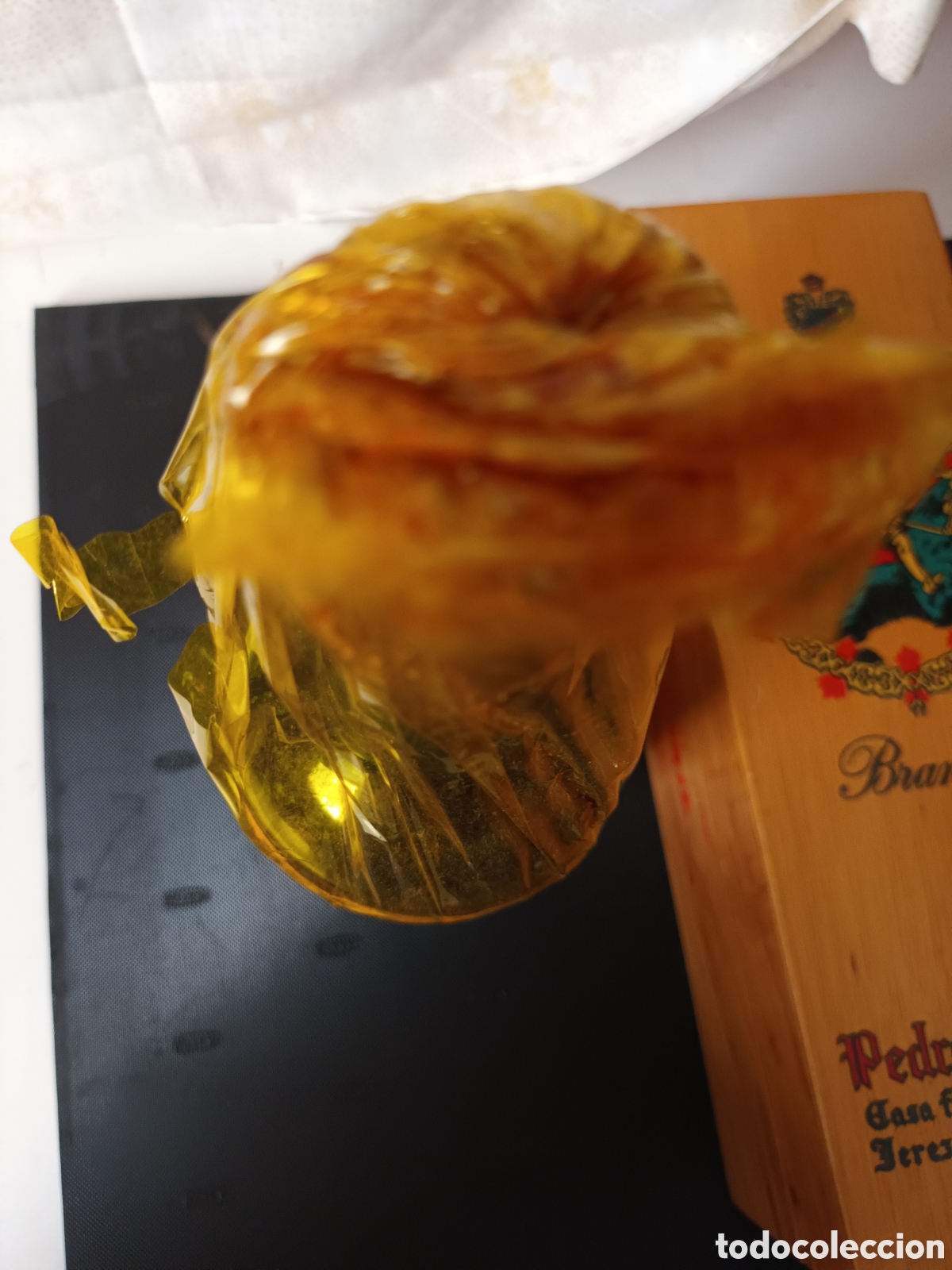 Botellas antiguas: Botella con caja de madera Carlos I - Foto 3