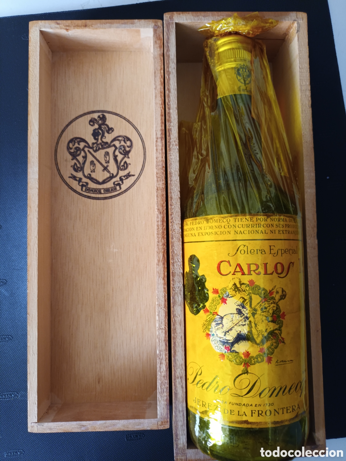 Botellas antiguas: Botella con caja de madera Carlos I - Foto 7