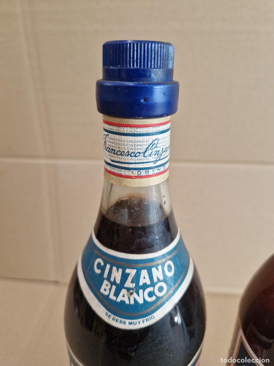 Botellas antiguas: 2 BOTELLAS DE CINZANO BIANCO - Foto 3