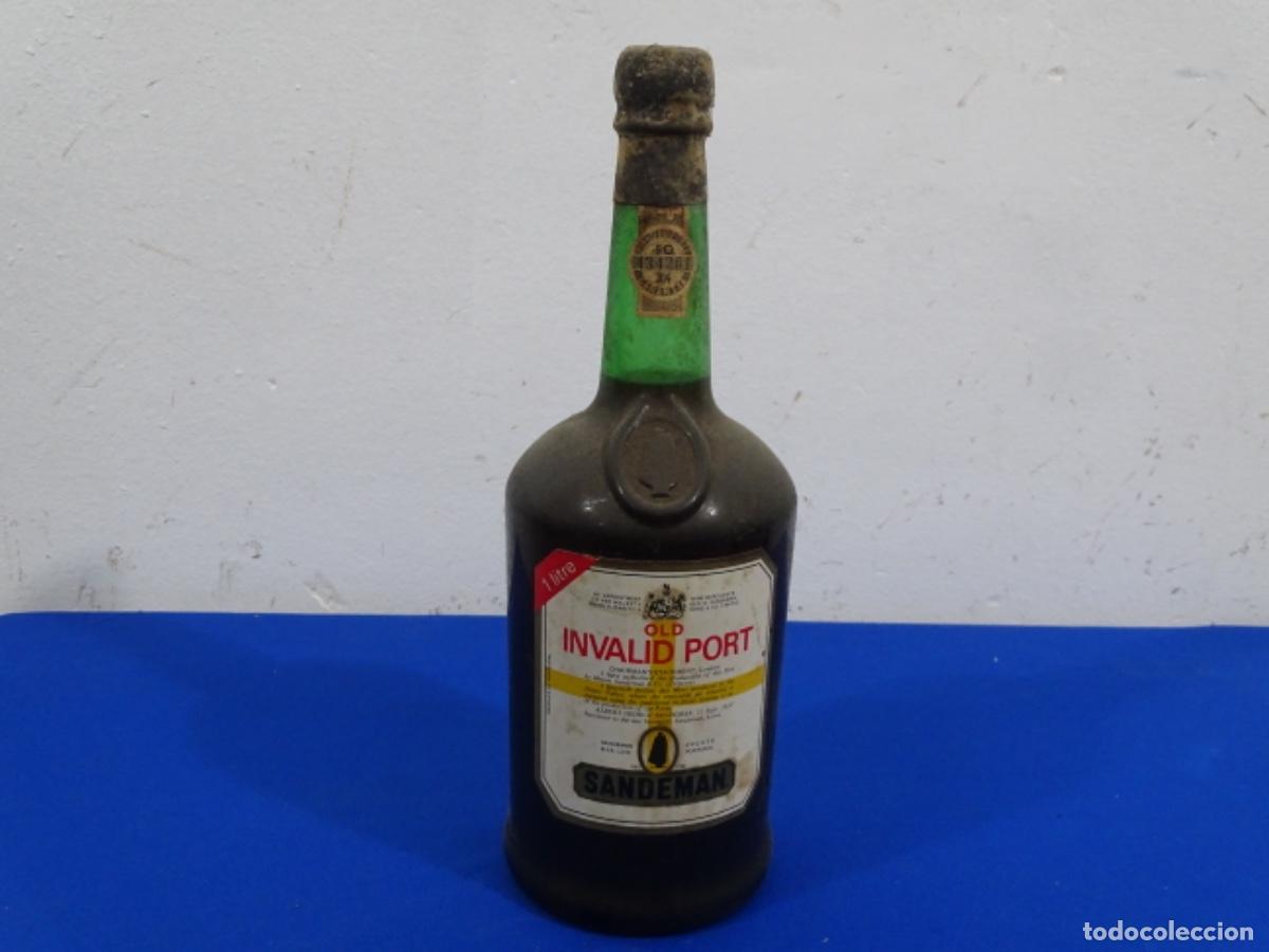 Botellas antiguas: OLD INVALID PORTO. SANDEMAN. LITRO. - Foto 1