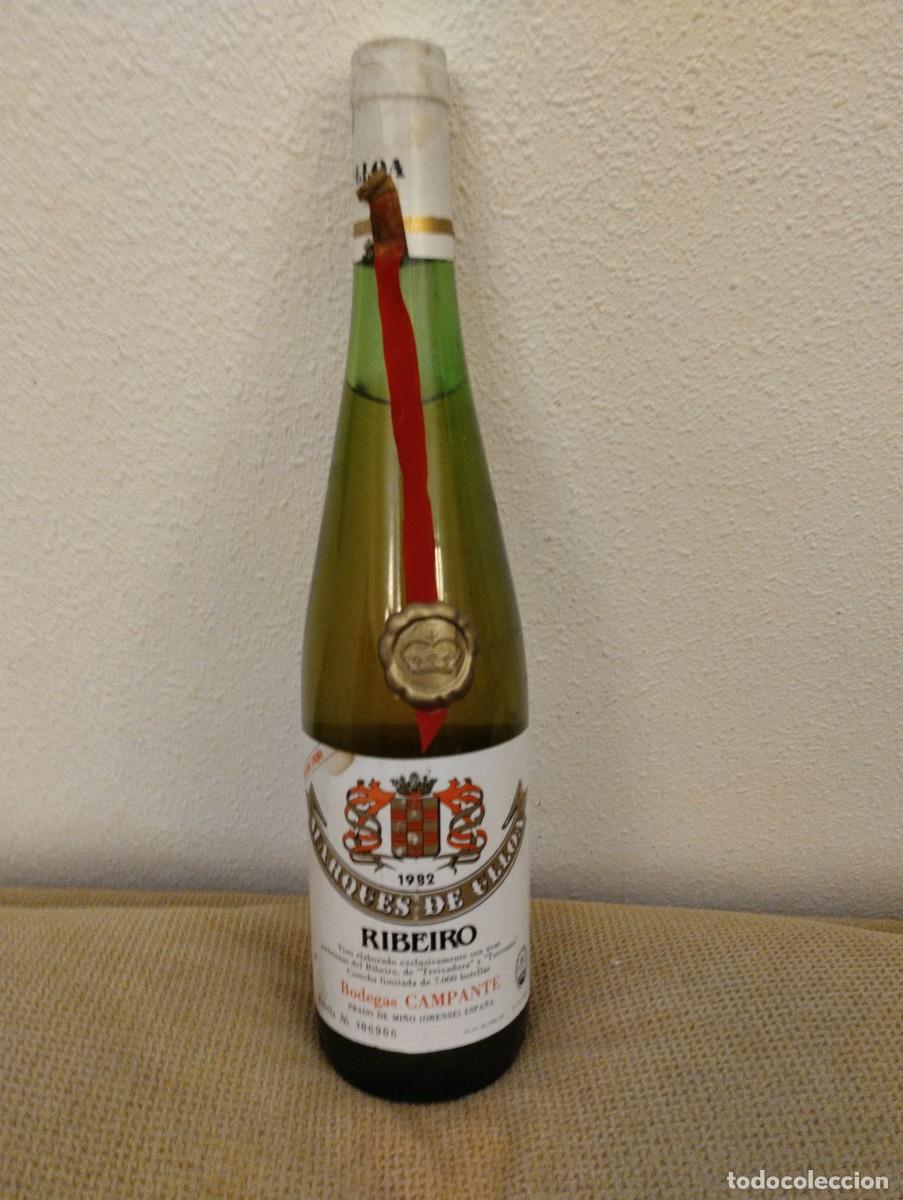 Botellas antiguas: Botella antigua Ribeiro Marqu&eacute;s de Ulloa 1982 - Foto 1