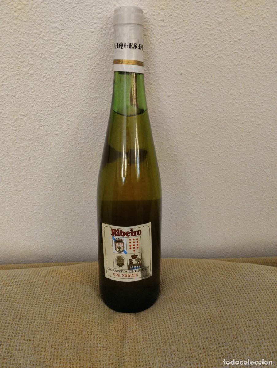 Botellas antiguas: Botella antigua Ribeiro Marqu&eacute;s de Ulloa 1982 - Foto 2