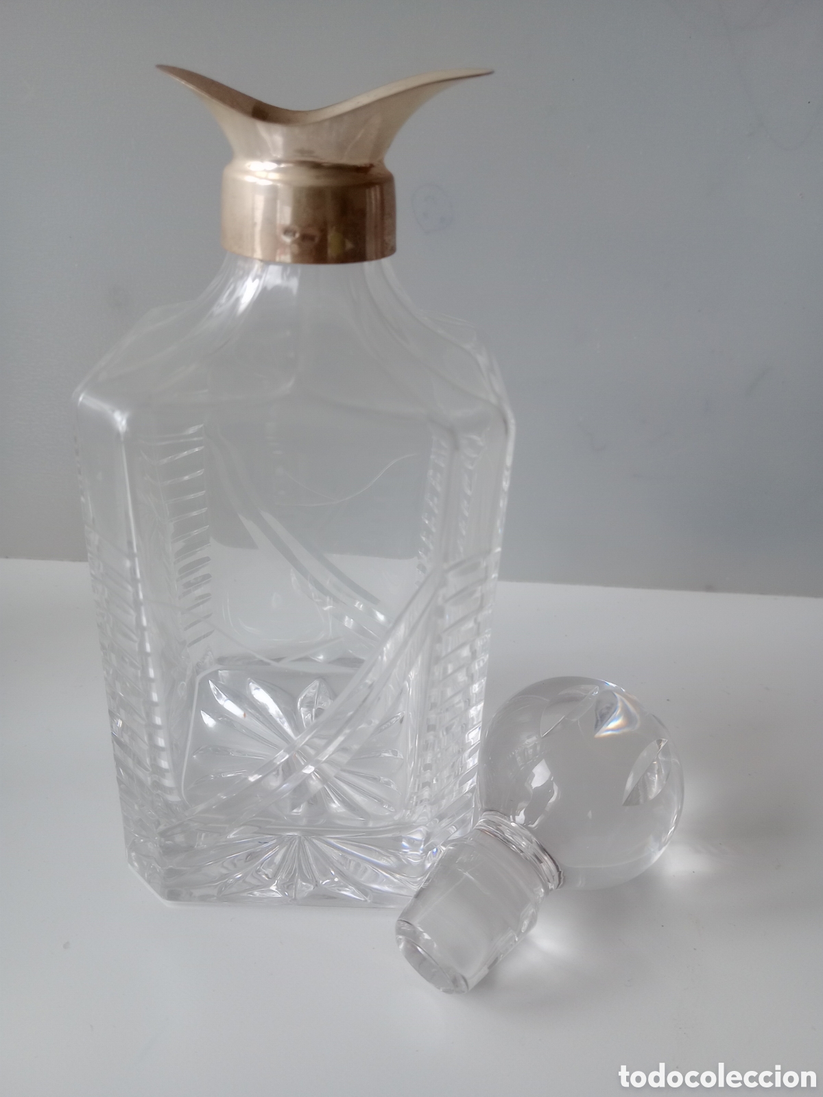 Botellas antiguas: Licorera de cristal tallado - Foto 2