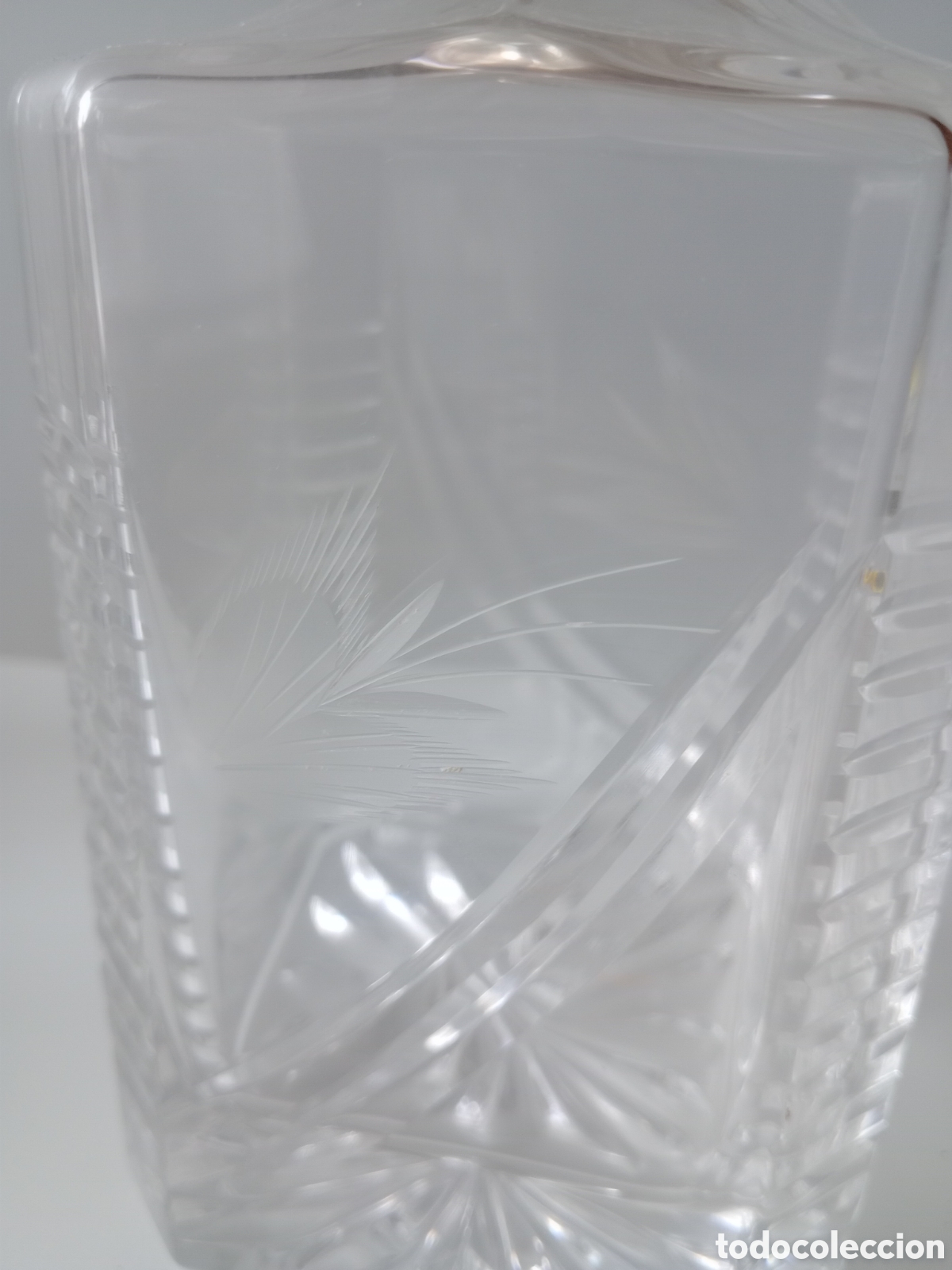 Botellas antiguas: Licorera de cristal tallado - Foto 3