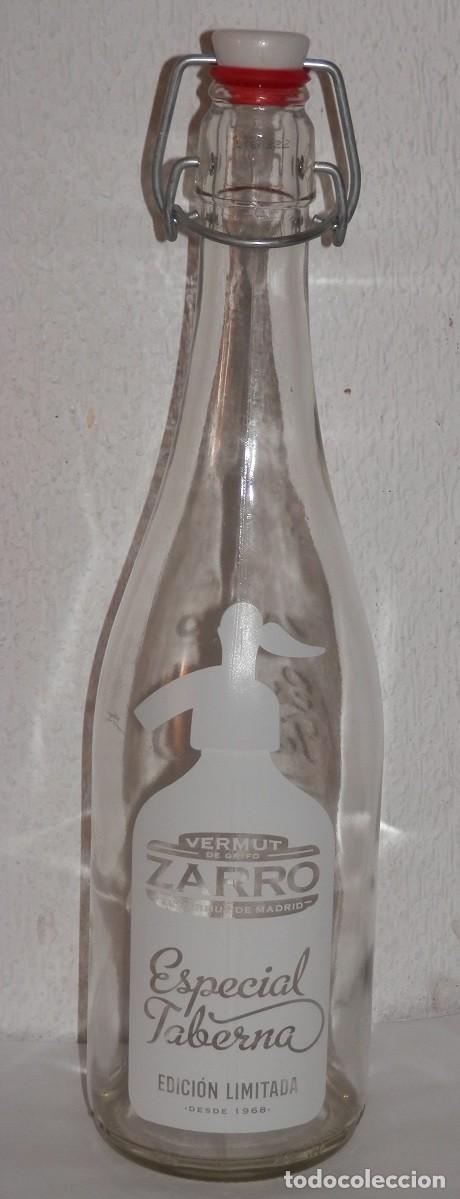 Botellas antiguas: BOTELLA EDICI&Oacute;N LIMITADA DEL VERMUT ZARRO - Foto 1