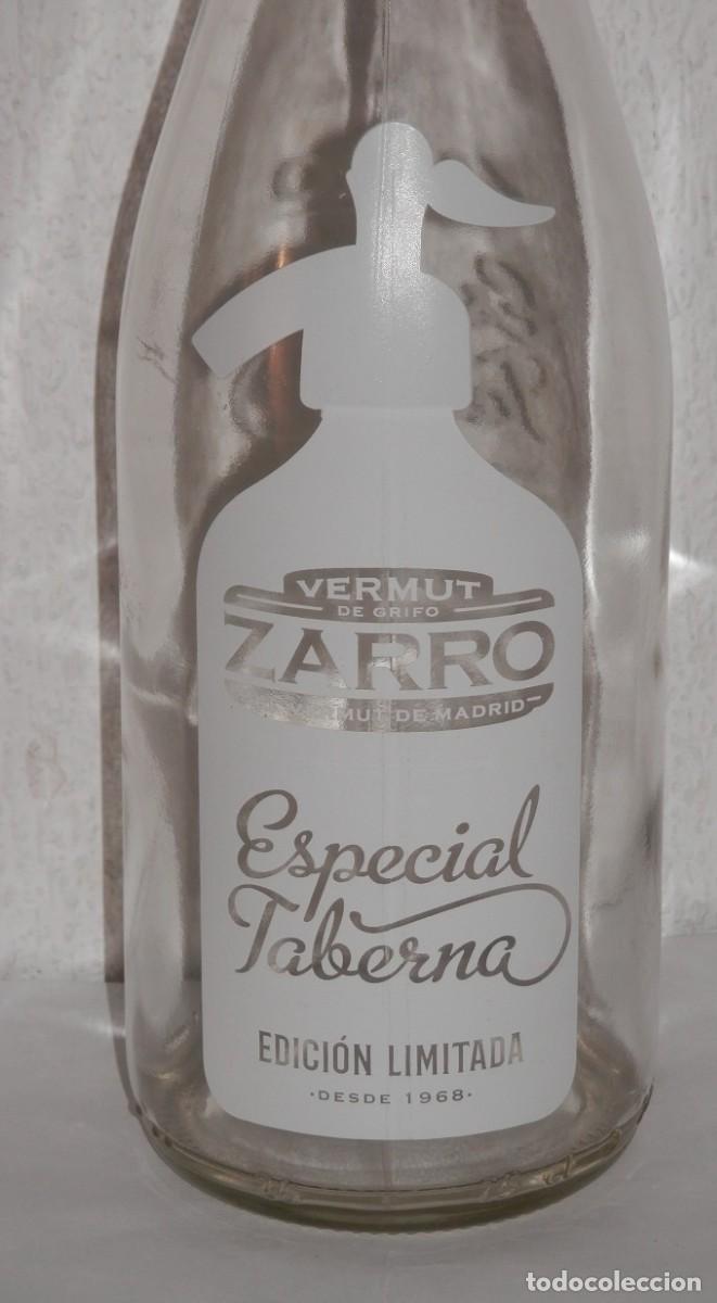 Botellas antiguas: BOTELLA EDICI&Oacute;N LIMITADA DEL VERMUT ZARRO - Foto 2