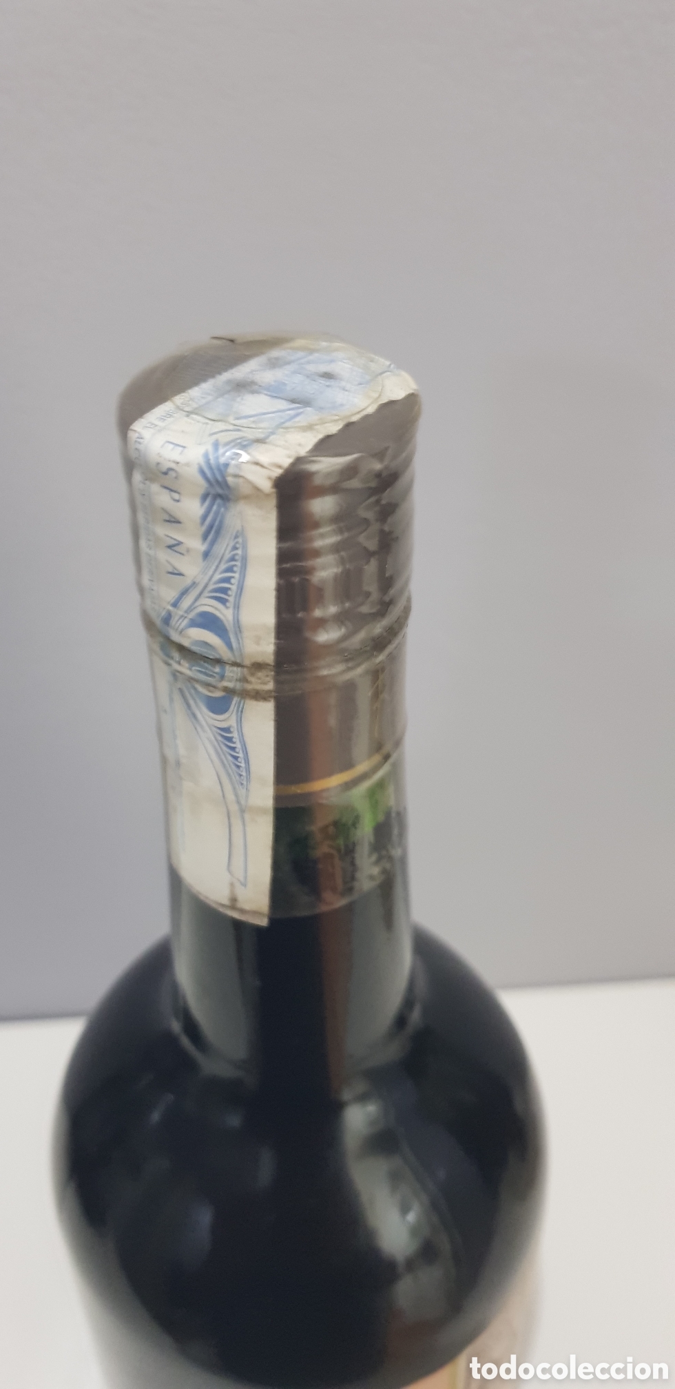 Botellas antiguas: Botella de rafia rusell precintada - Foto 3