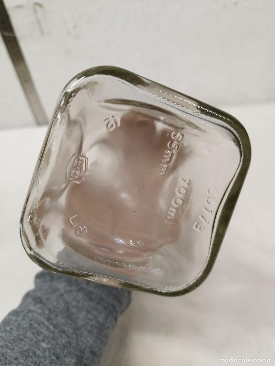 Botellas antiguas: Antigua botella de cristal de 700 ml. - Foto 2