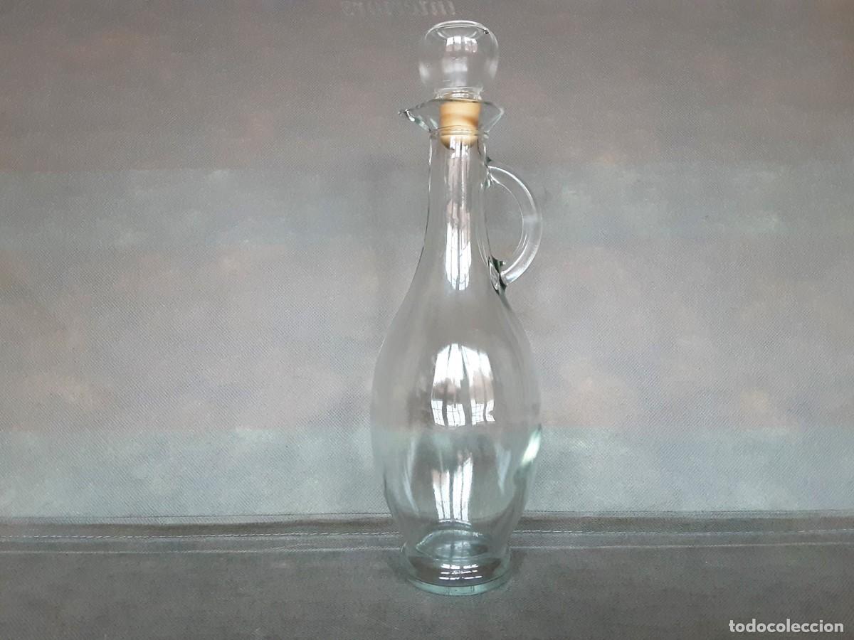 Botellas antiguas: LICORERA JARRA DE CRISTAL CON ASA - Foto 2