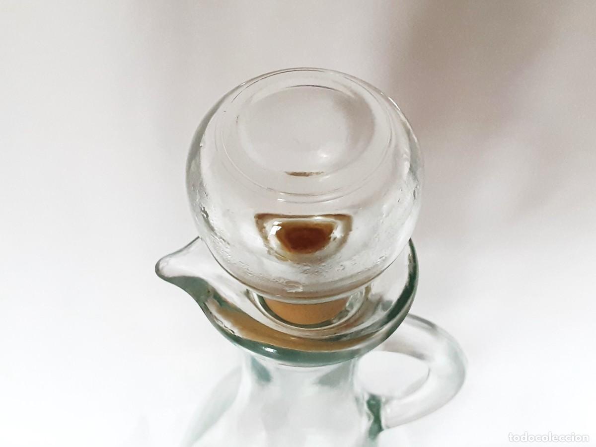 Botellas antiguas: LICORERA JARRA DE CRISTAL CON ASA - Foto 4