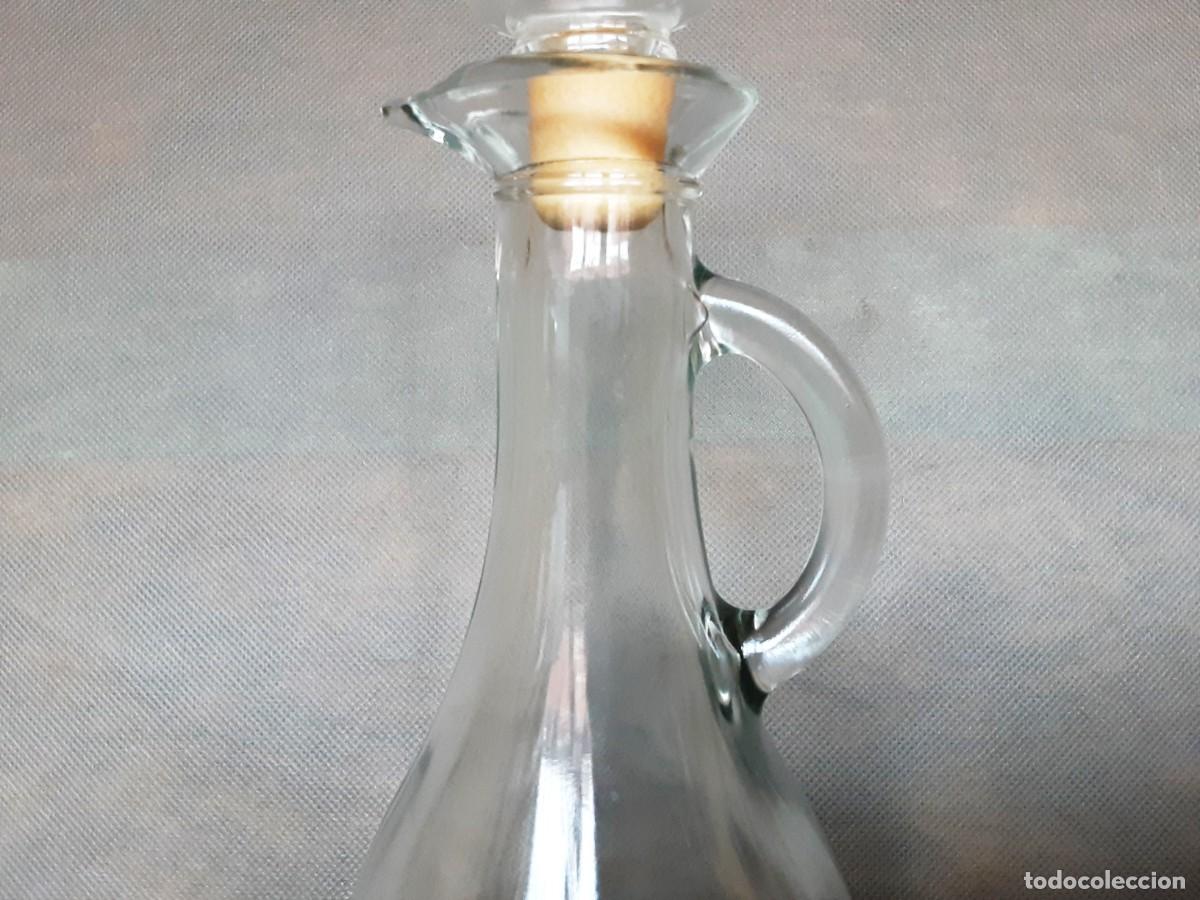 Botellas antiguas: LICORERA JARRA DE CRISTAL CON ASA - Foto 5