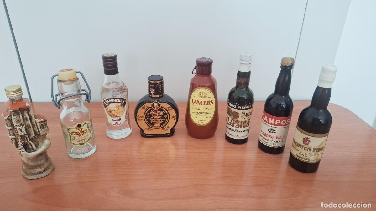Botellas antiguas: 8 Botellas licor miniatura. varios - Foto 1
