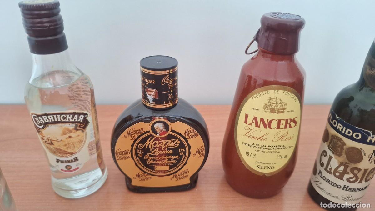 Botellas antiguas: 8 Botellas licor miniatura. varios - Foto 3
