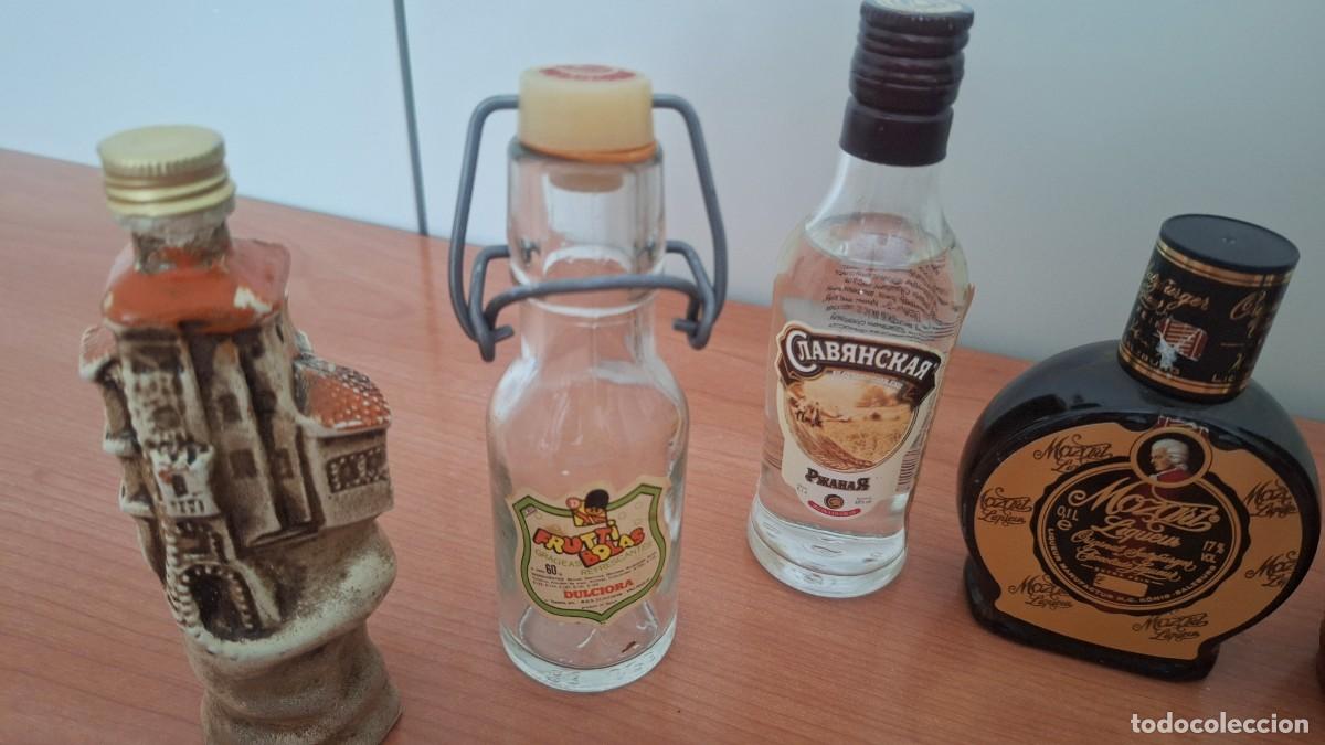Botellas antiguas: 8 Botellas licor miniatura. varios - Foto 4