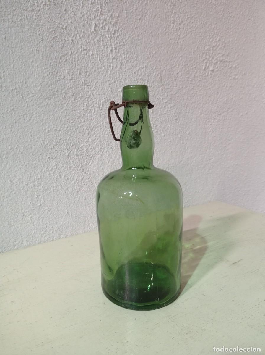 Botellas antiguas: BOTELLA ANTIGUA CON TAPÓN DE CERÁMICA