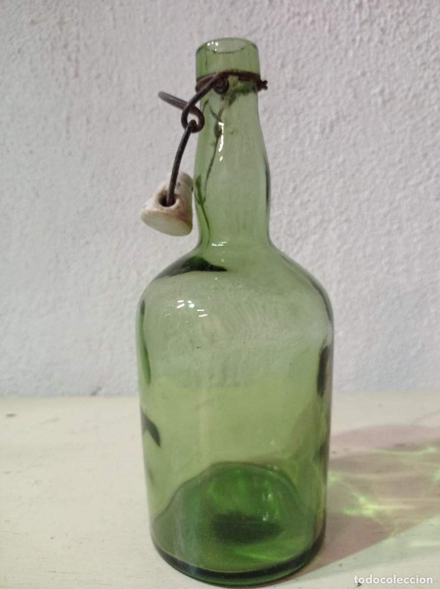 Botellas antiguas: BOTELLA ANTIGUA CON TAPÓN DE CERÁMICA